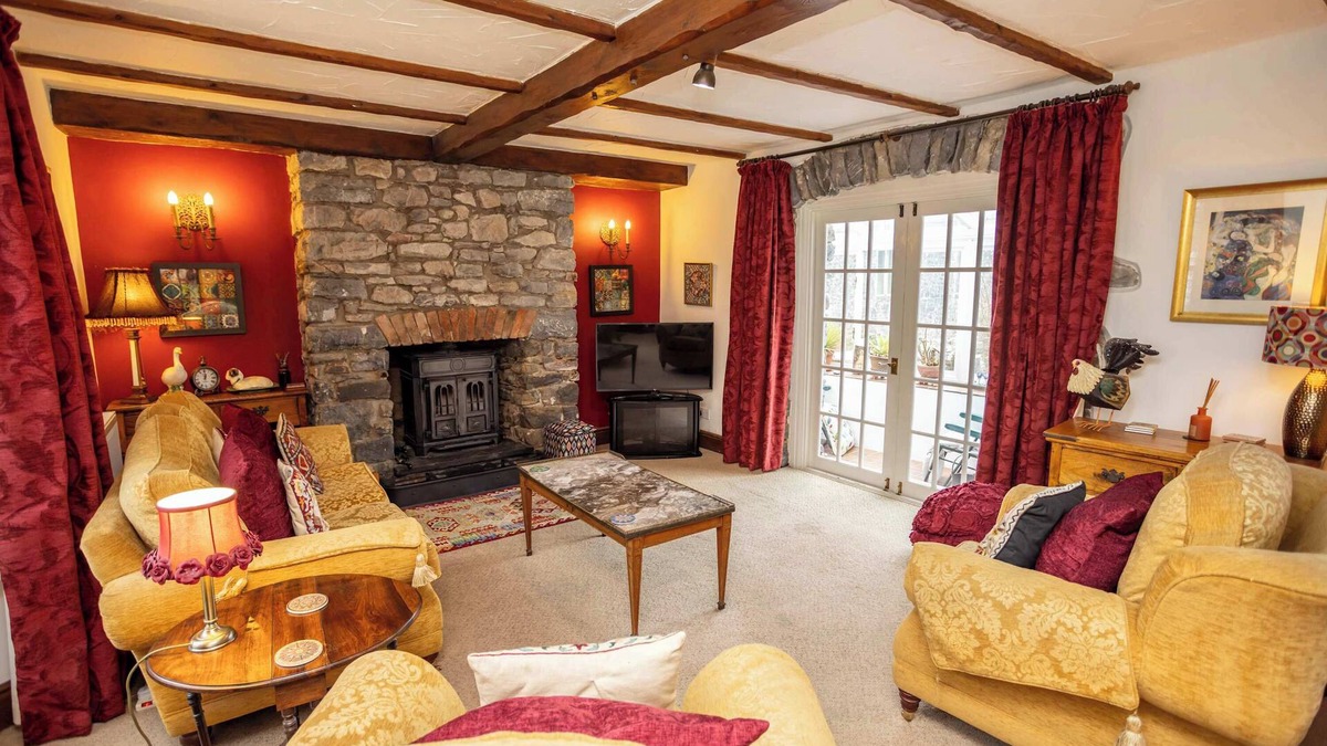 St. Florence House | Hall House 3 Bedroom House St Florence