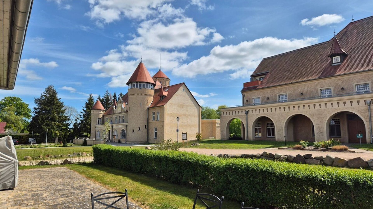 Stolpe Apartment | Halla RE-04 - The Halla coach house RE-04 - rural luxury holiday apartment with terrace