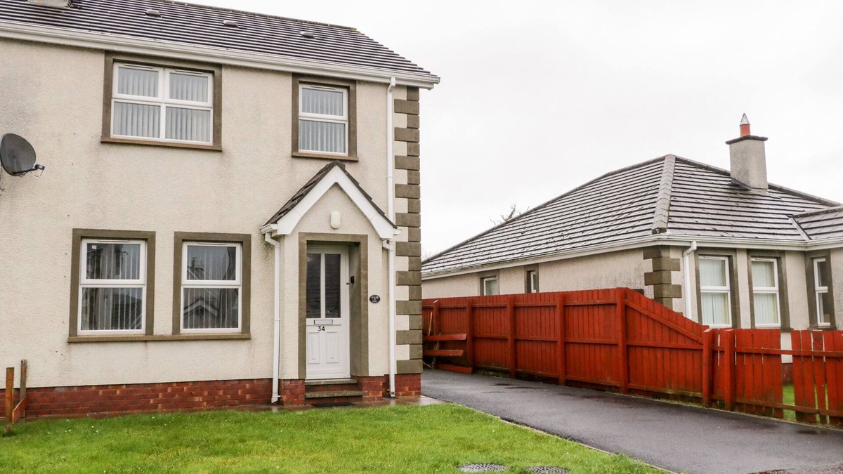 Ballycastle Cottage | HALLER HOUSE, pet friendly, with open fire in Ballycastle