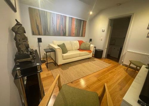 Baw Baw Village Apartment | Halls Retreat - Luxury with a spa