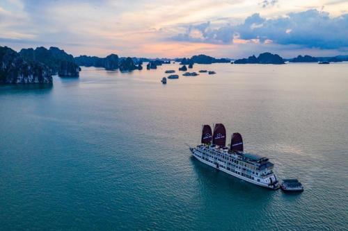 Bai Chay Boat Rental | Halong Victory Boutique Cruise