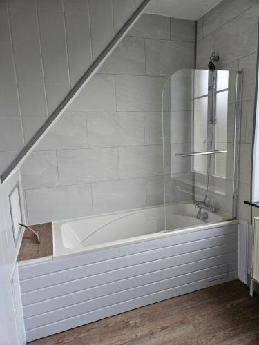 Sommerecourt House | Halte du Mouzon