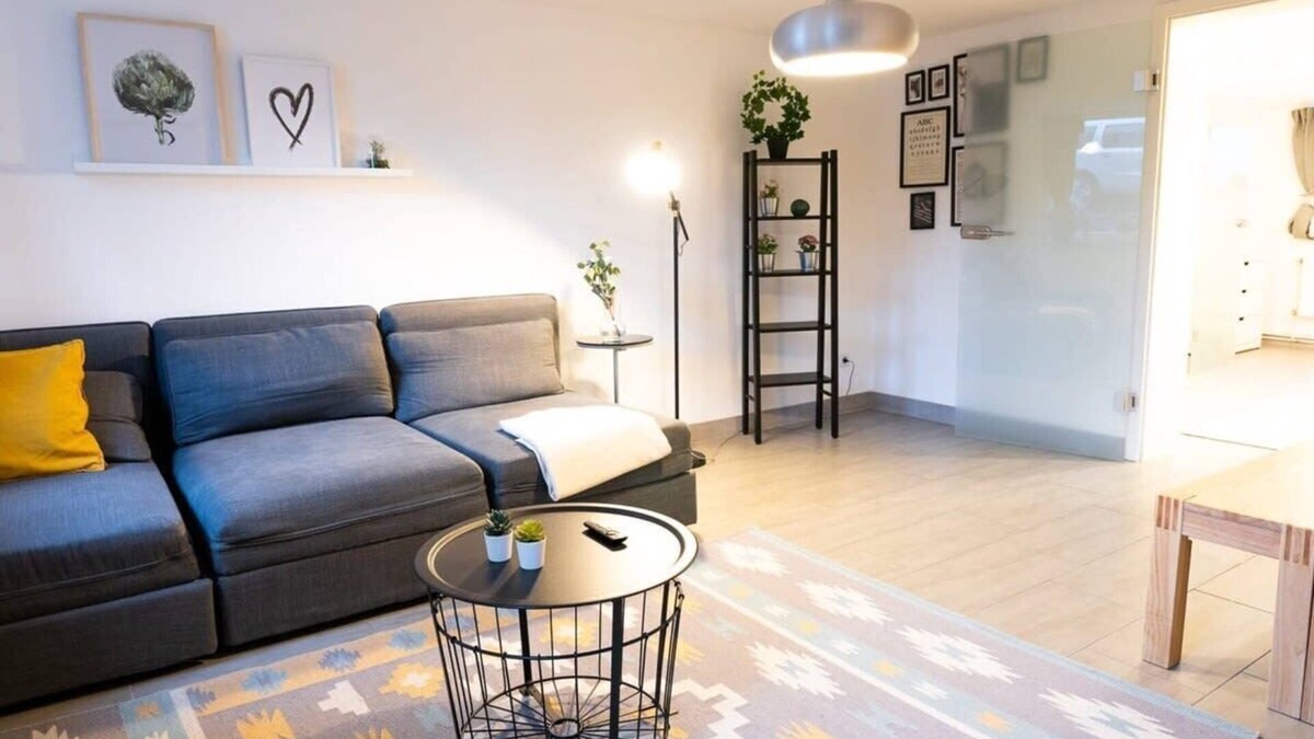 Bahrenfeld Apartment | Hamburg Altona - Three Bedrooms for up to 10