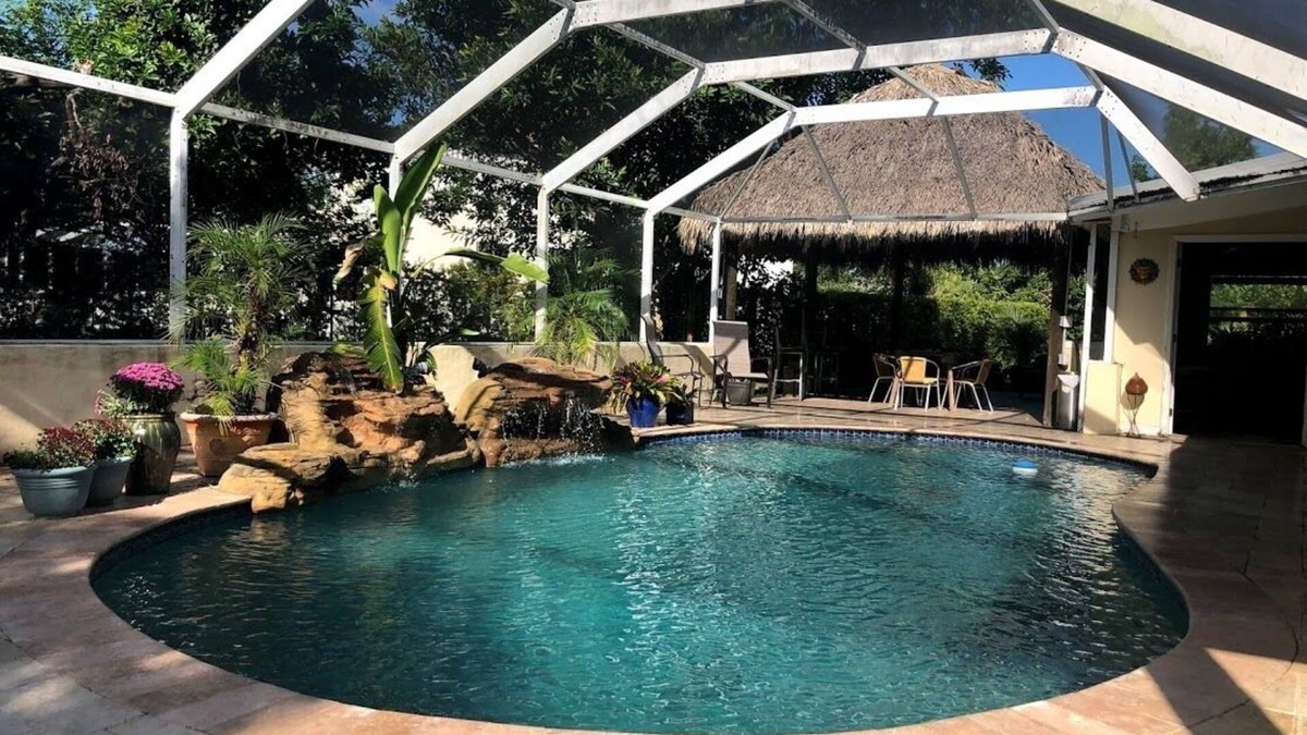 Palmetto Bay House | Hamilton House Miami - Tropical Oasis/Heated Pool/Tiki/Brazilian BBQ
