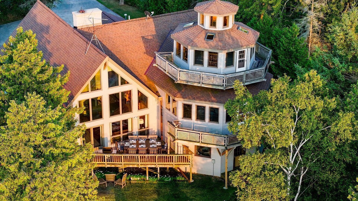 Idlewild House | Hammarstrom House - Private Waterfront and Hot Tub