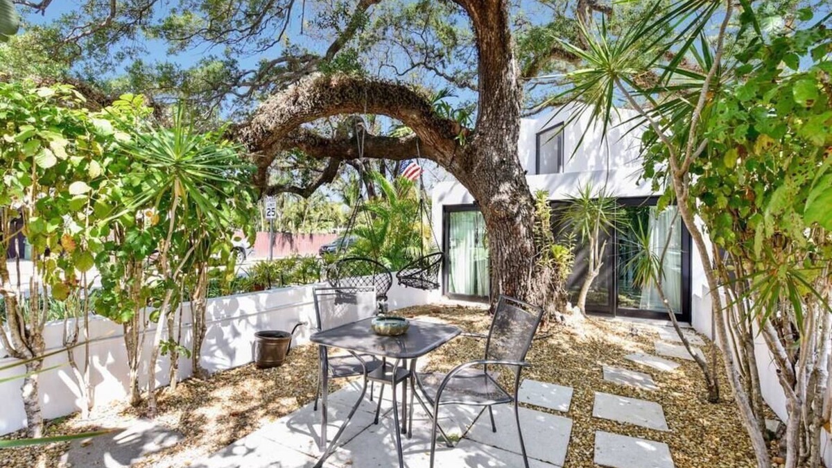 Colee Hammock Villa | Hammock 4 in Fort Lauderdale