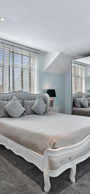Childs Hill Apartment | Hampstead Opulence Apartment - Luxurious Split Level Property