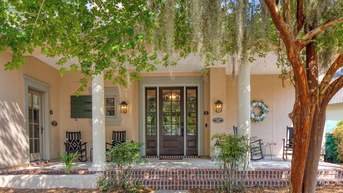 Bluffton House | Hampton Hideaway-Quaint Golf Cottage, Newly Renovated
