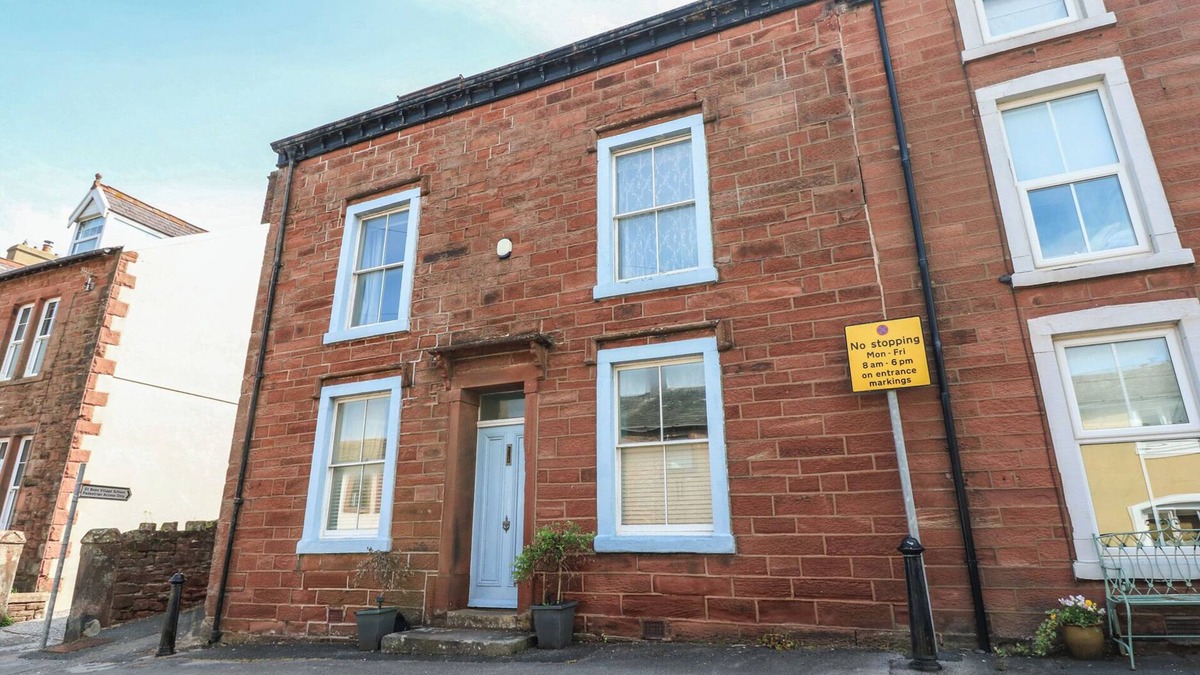 St Bees House | HAMPTON HOUSE, family friendly, country holiday cottage in St Bees