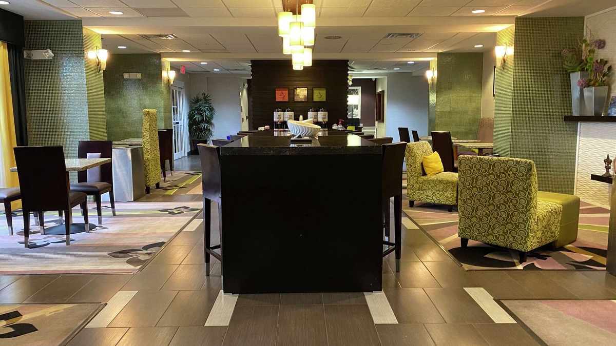 New Llano Hotel | Hampton Inn by Hilton Leesville Fort Johnson