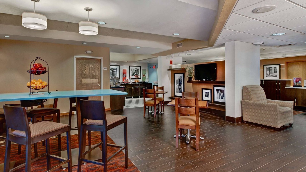 Colgate Hotel | Hampton Inn by Hilton Milwaukee Northwest