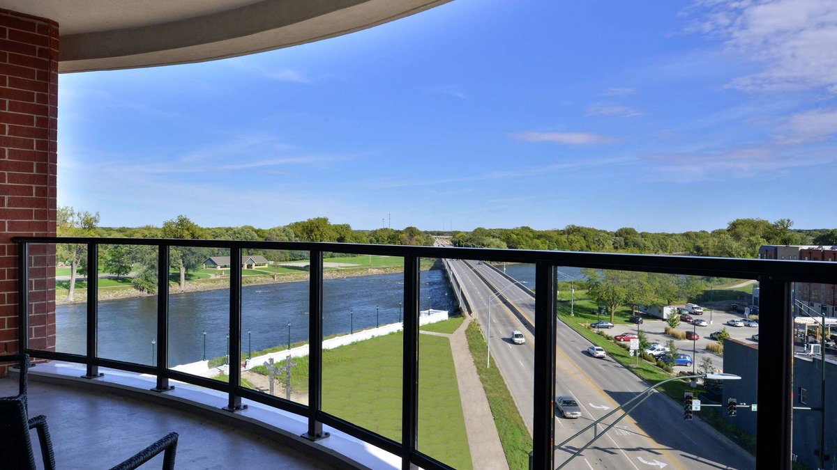 Cedar Falls Community Main Street Hotel | Hampton Inn Cedar Falls Downtown
