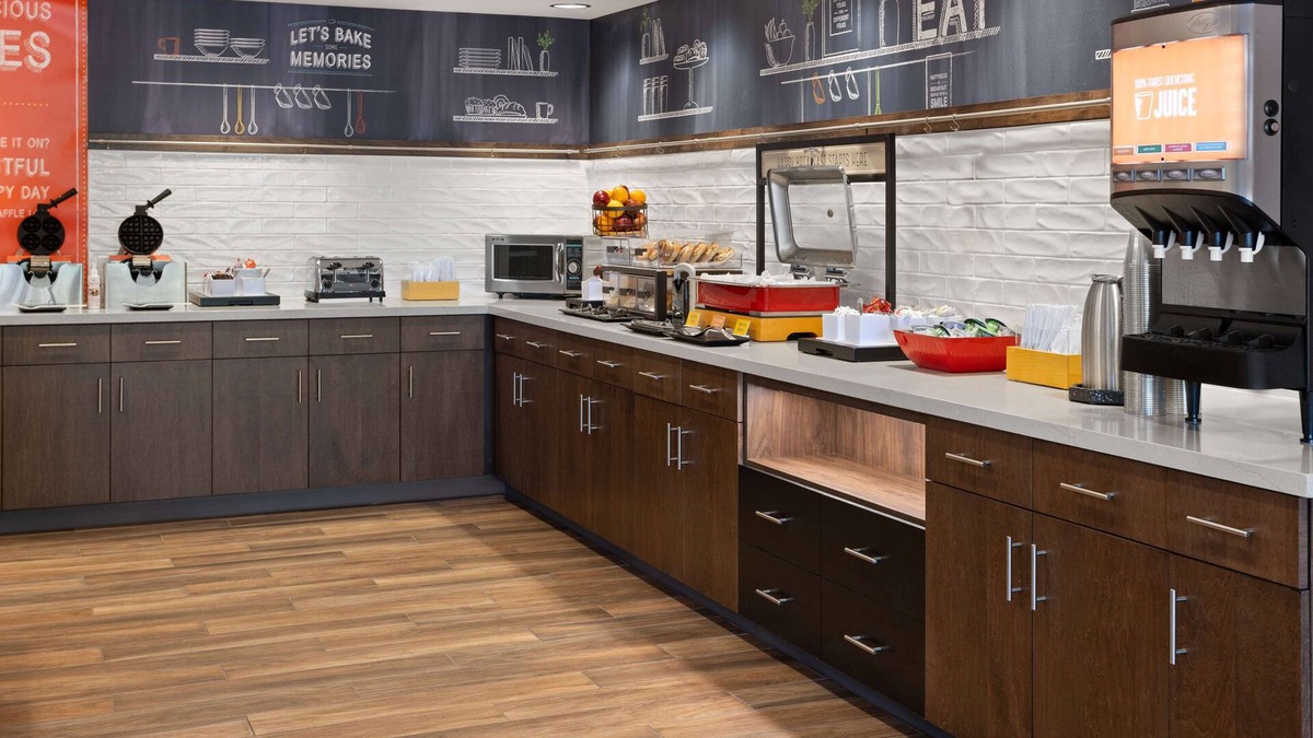 Brooklyn Hotel | Hampton Inn Cleveland Airport - Tiedeman Road