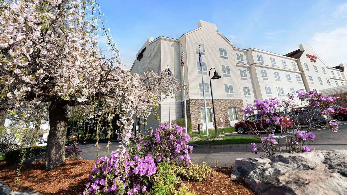 Nashua Hotel | Hampton Inn Nashua