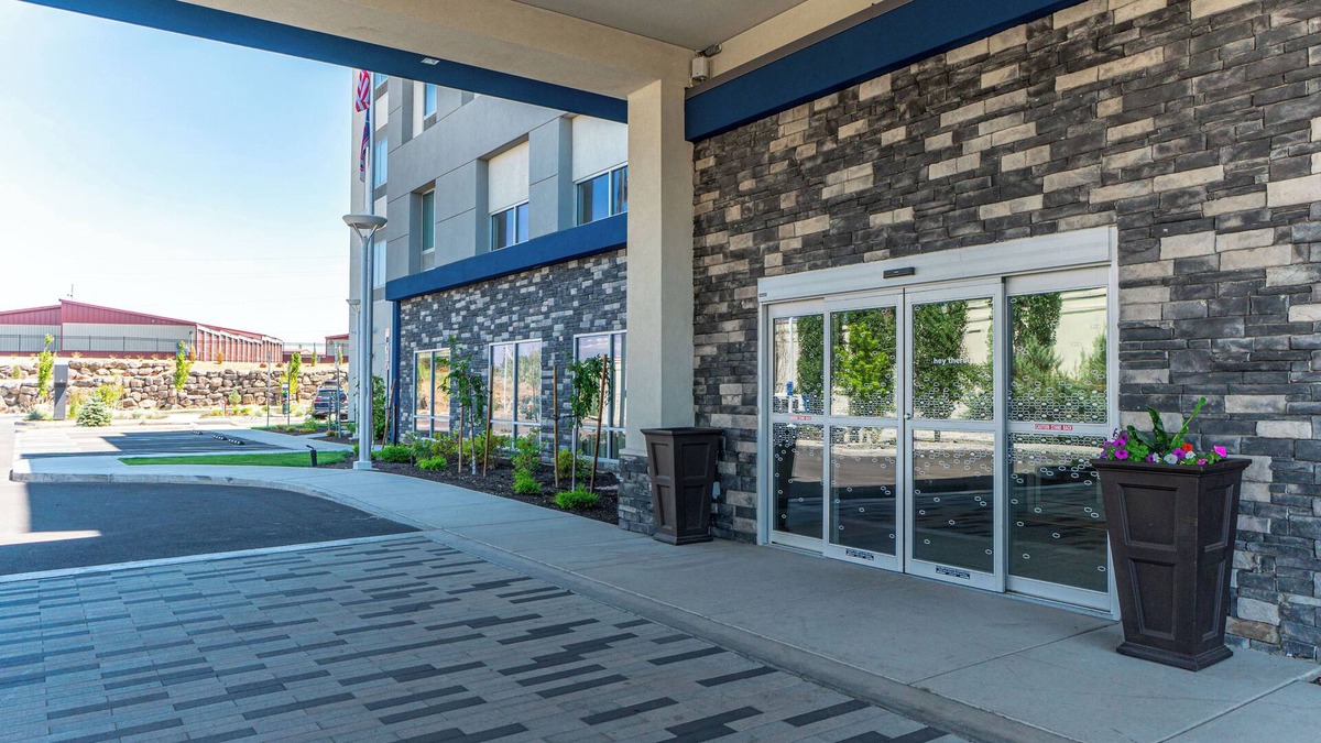 Redmond Hotel | Hampton Inn Redmond Bend Airport, OR