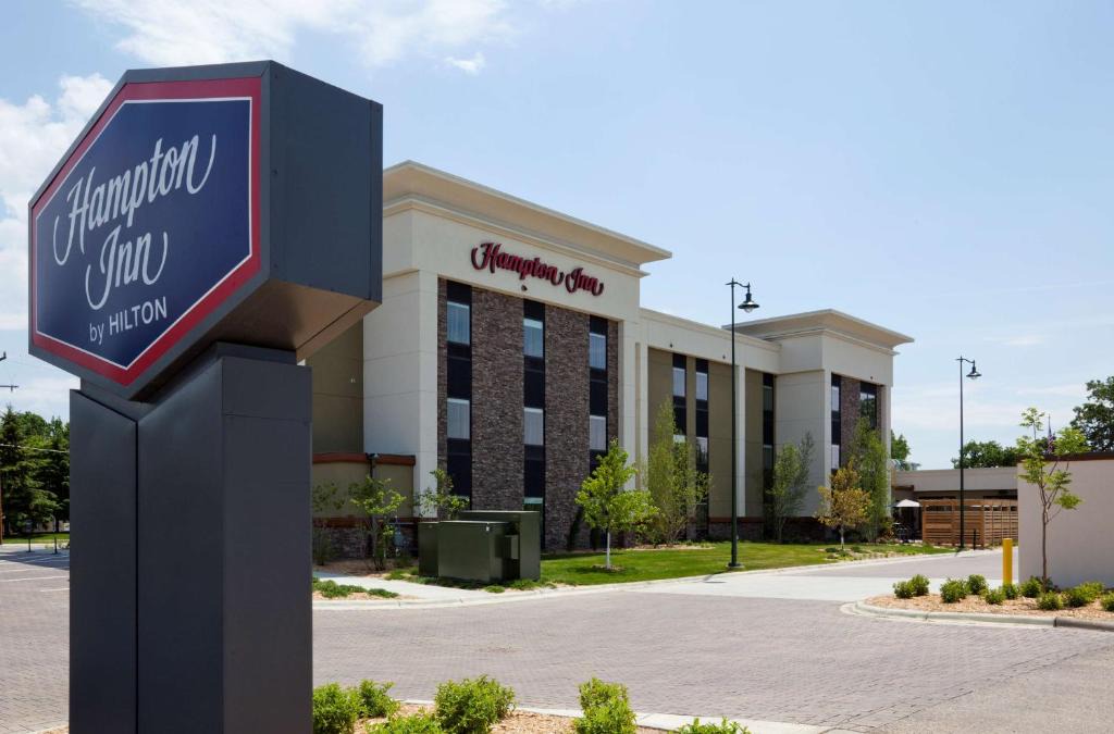 Spicer Hotel | Hampton Inn Spicer Green Lake, MN