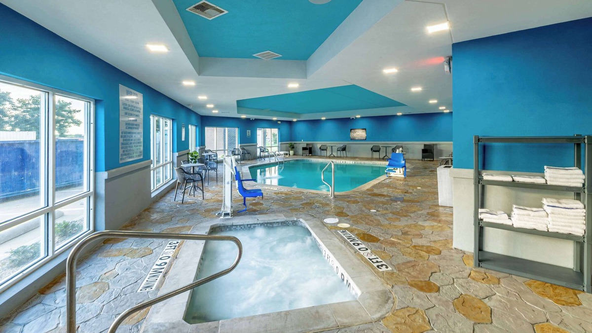 Cleburne Hotel | Hampton Inn & Suites Cleburne
