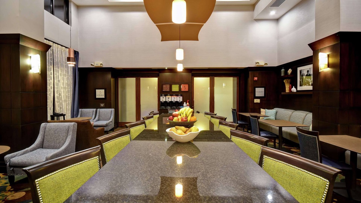 Canton Hotel | Hampton Inn & Suites Detroit-Canton