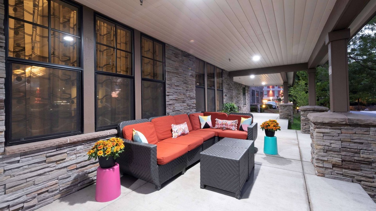 Dupont Hotel | Hampton Inn & Suites DuPont