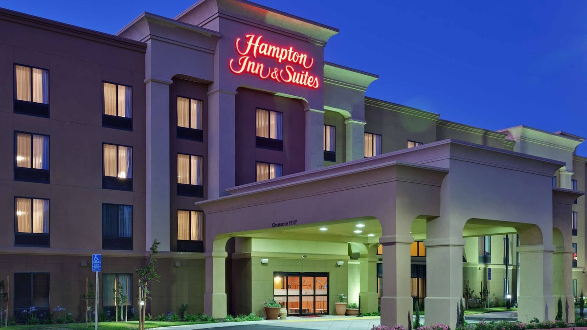Herndon Hotel | Hampton Inn & Suites Fresno-Northwest