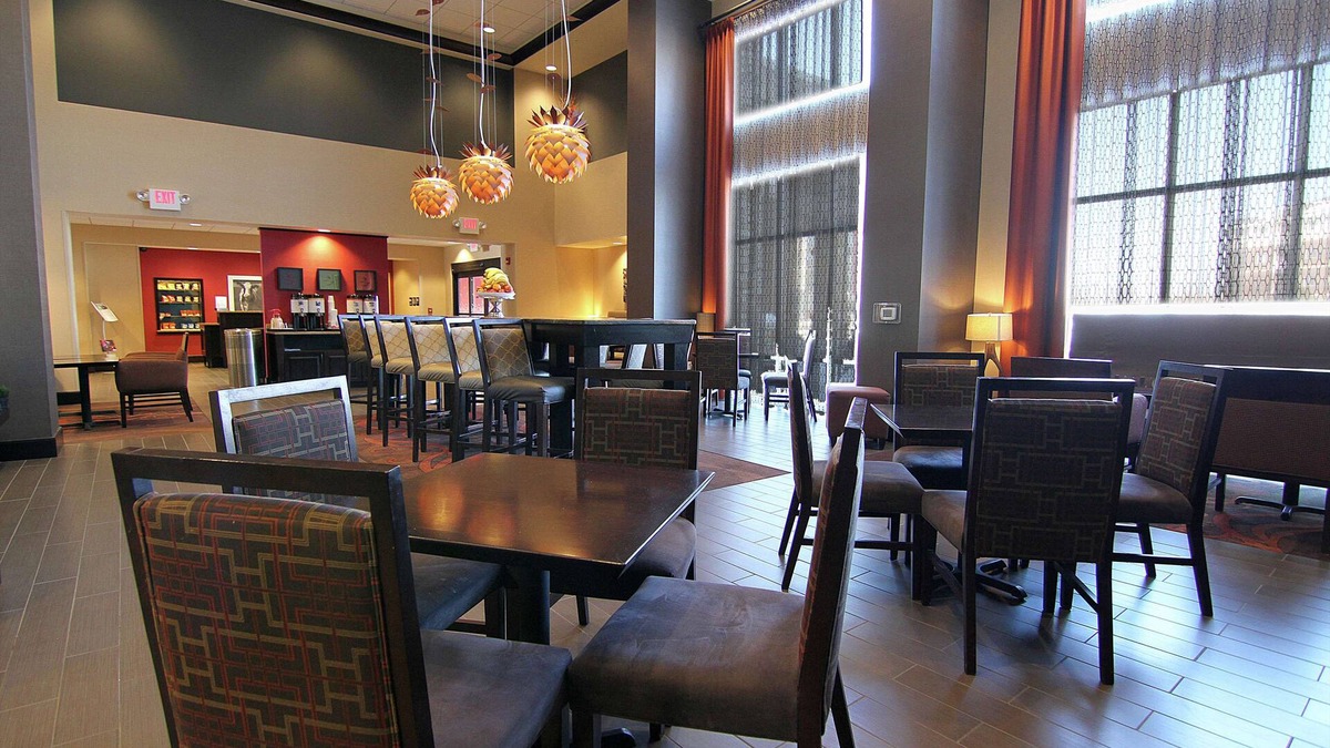 Grand Forks Hotel | Hampton Inn & Suites Grand Forks
