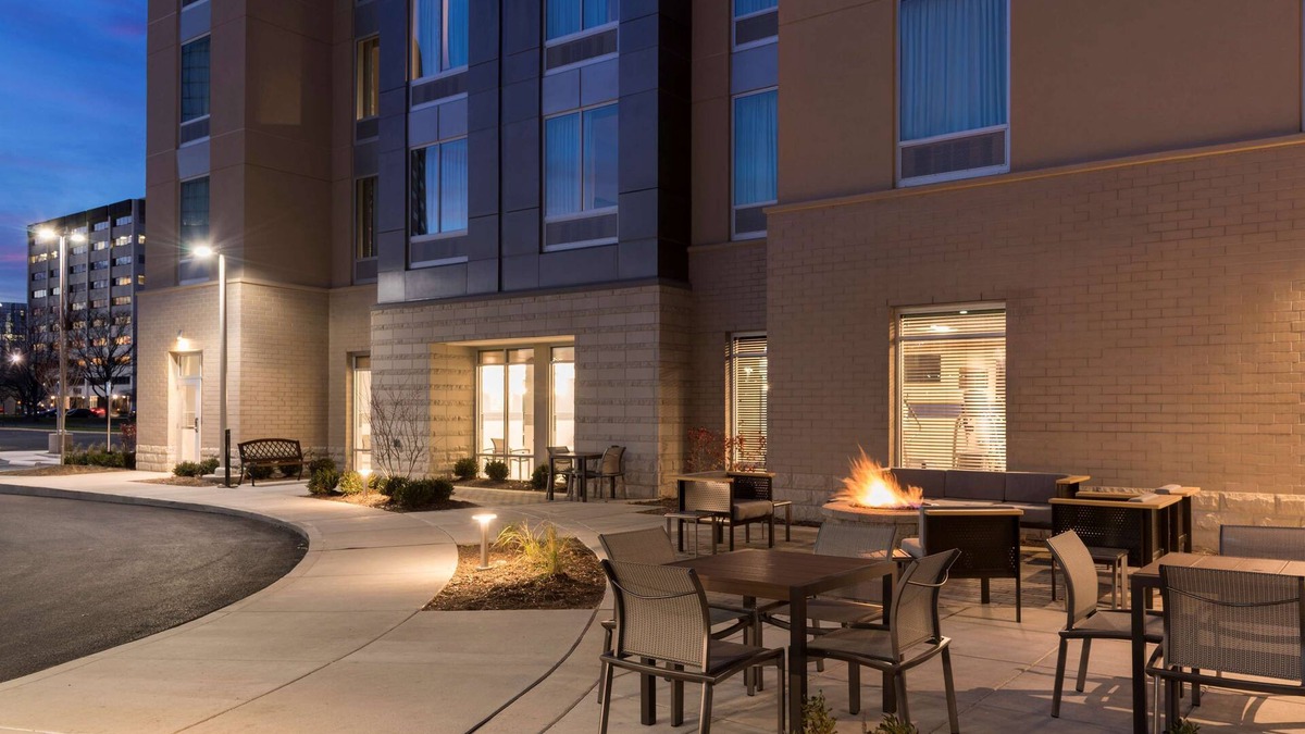 Indianapolis Hotel | Hampton Inn & Suites Indianapolis-Keystone