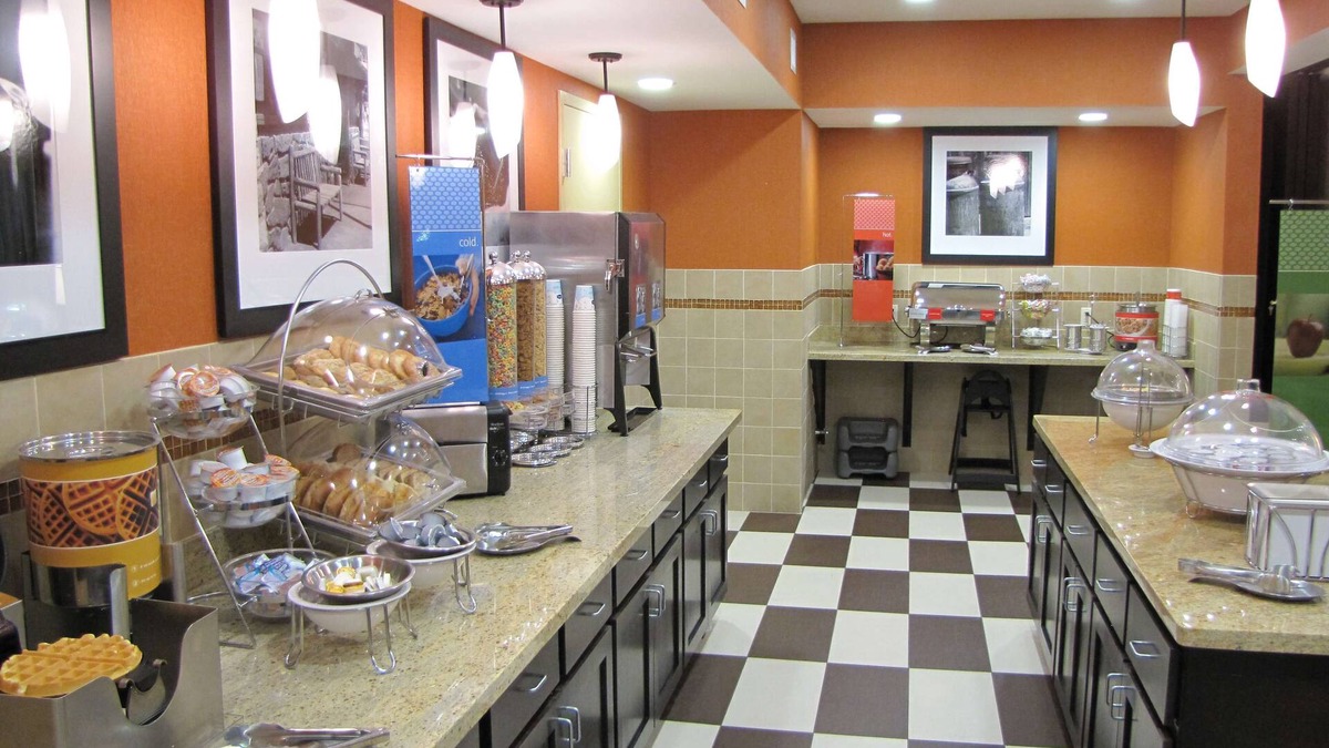 Jamestown Hotel | Hampton Inn & Suites Jamestown, ND