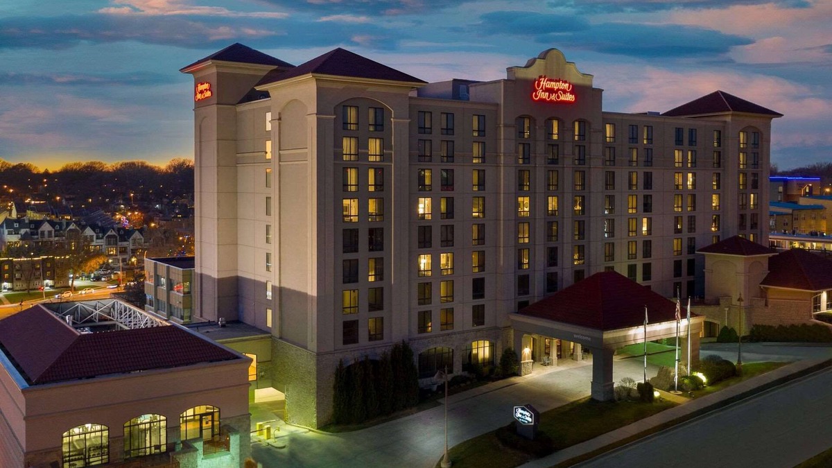 Country Club Plaza Area Hotel | Hampton Inn & Suites Kansas City-Country Club Plaza