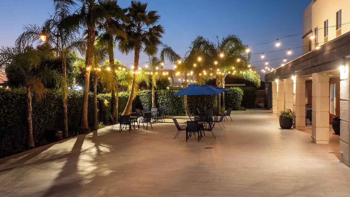 Lathrop Hotel | Hampton Inn & Suites Lathrop