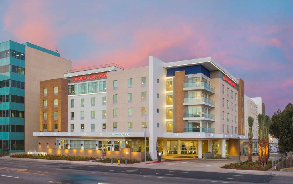El Segundo Hotel | Hampton Inn & Suites LAX El Segundo