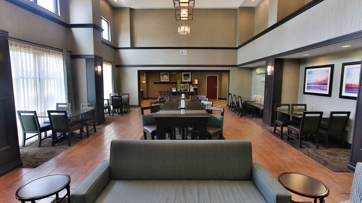 Middlebury Hotel | Hampton Inn & Suites Middlebury