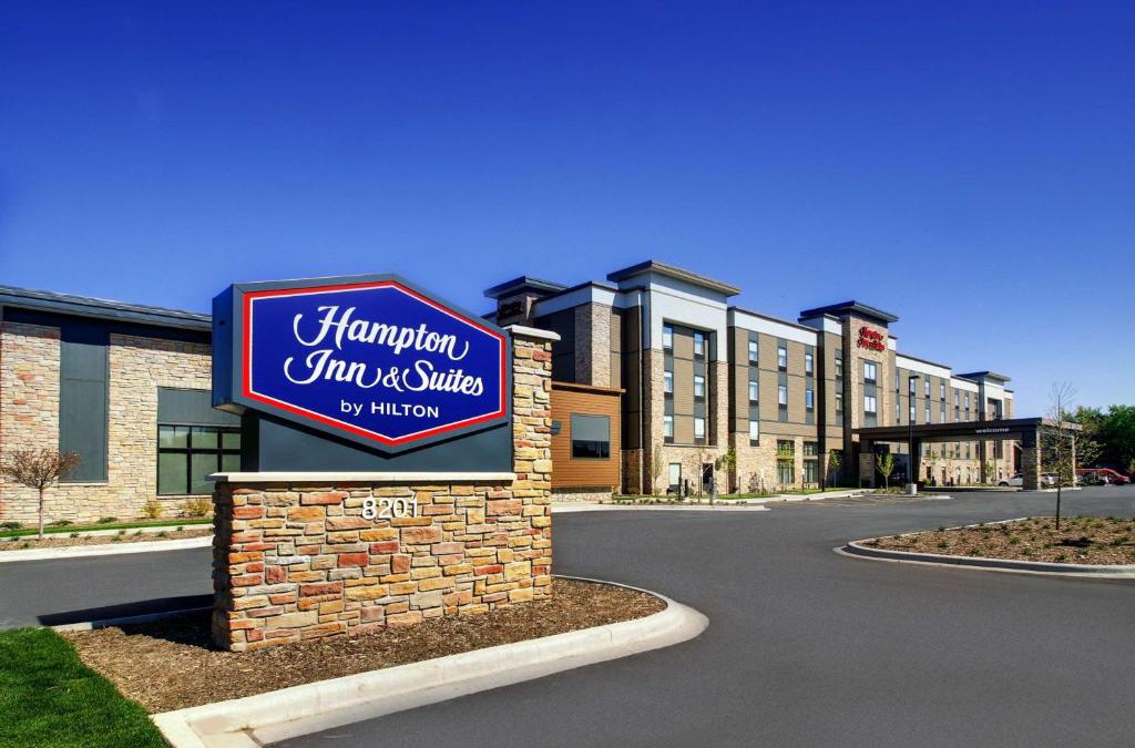 West Allis Hotel | Hampton Inn & Suites Milwaukee West