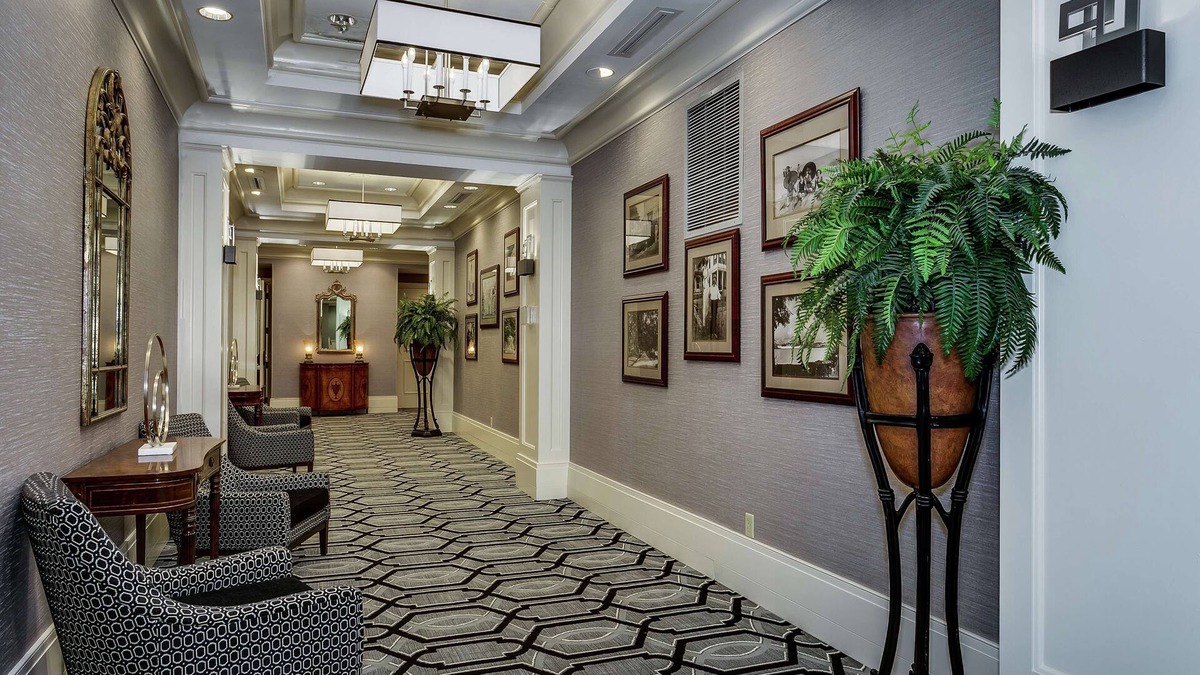 Central Business District Hotel | Hampton Inn & Suites Mobile- Downtown Historic District