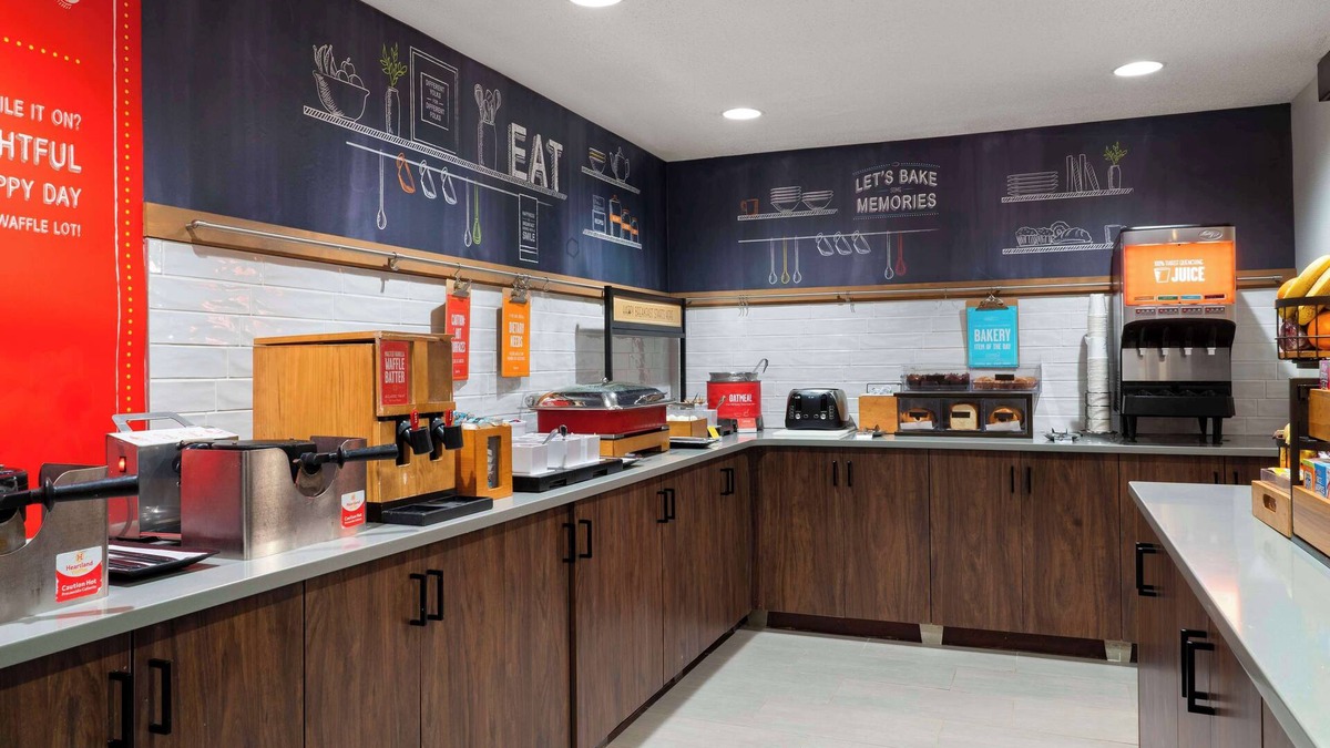 Central Newport News Hotel | Hampton Inn & Suites Newport News (Oyster Point)