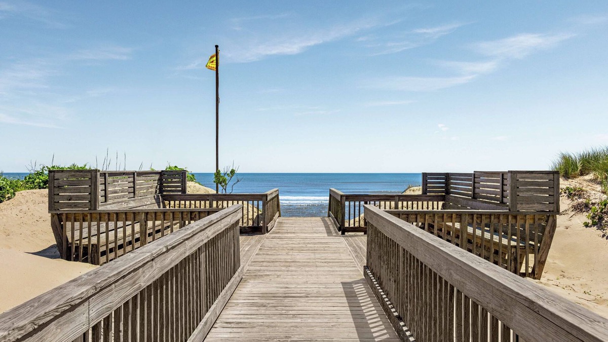Pine Island Hotel | Hampton Inn & Suites Outer Banks/Corolla