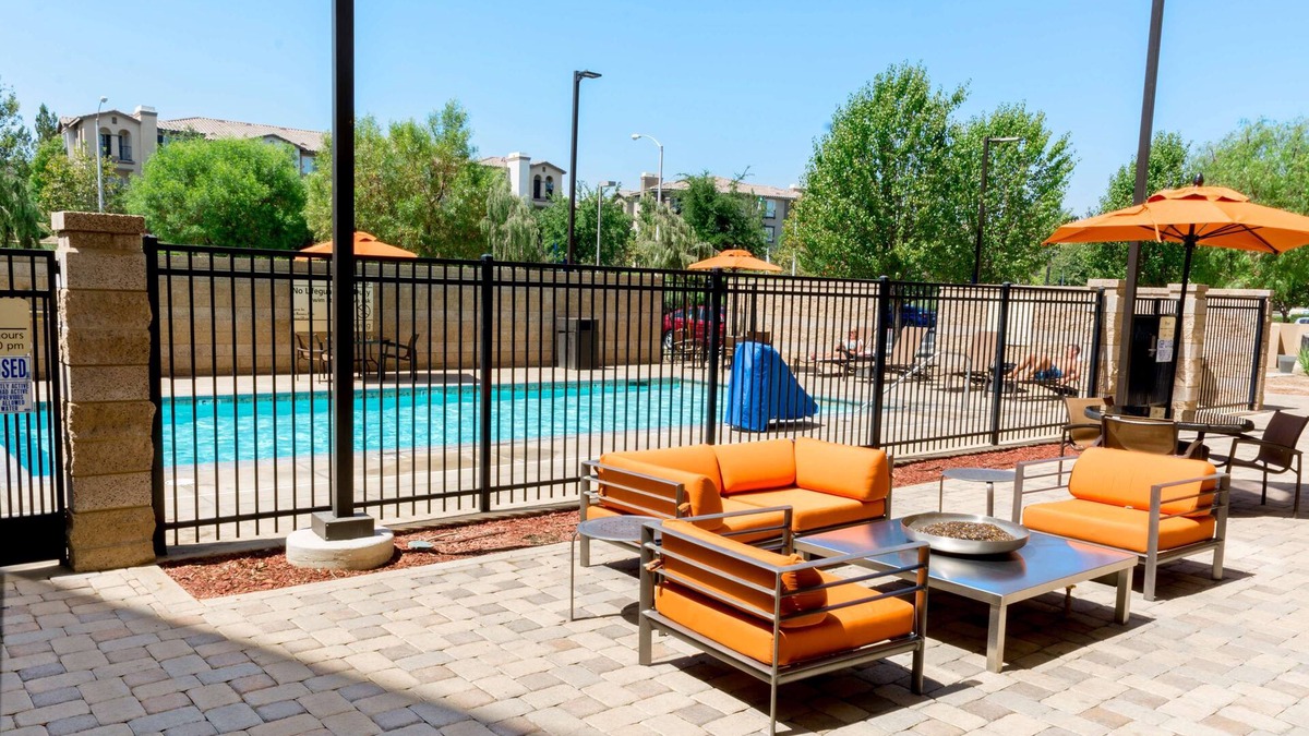 La Sierra Hotel | Hampton Inn & Suites Riverside/Corona East