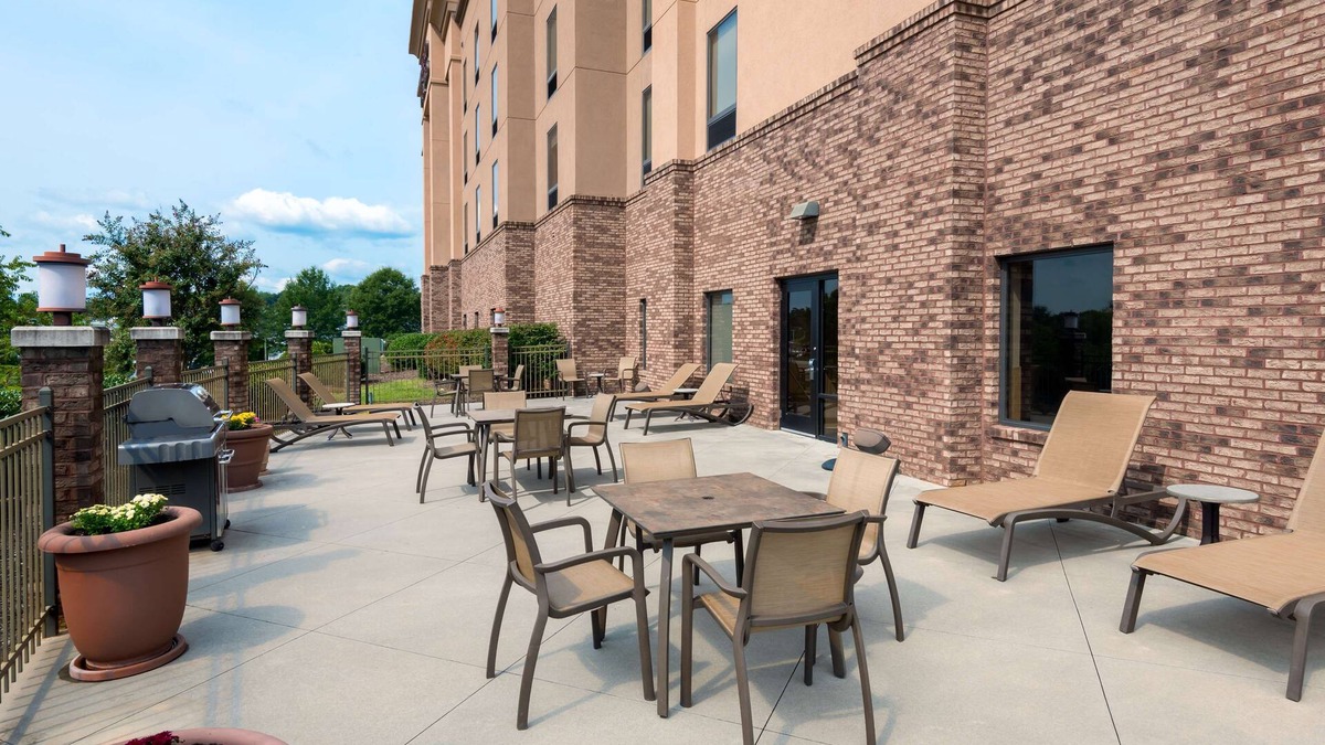 Winston - Salem Hotel | Hampton Inn & Suites Winston-Salem/University Area, NC