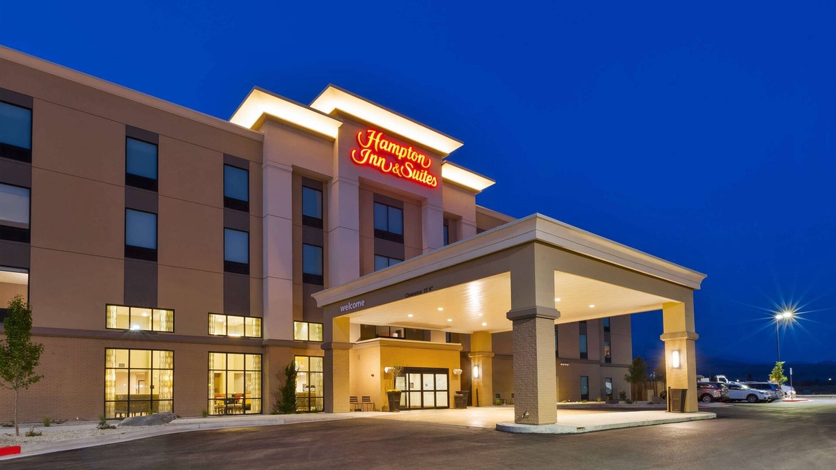 Wells Hotel | Hampton Inn & Suites Wells