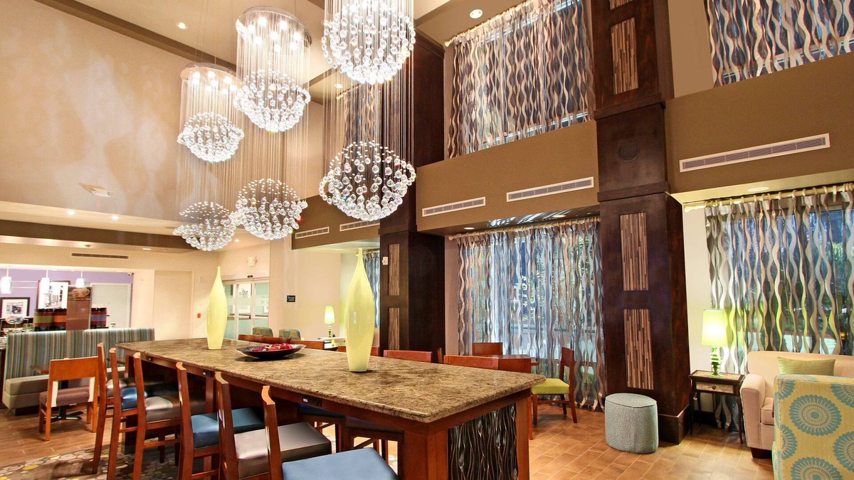 Winnie Hotel | Hampton Inn & Suites Winnie