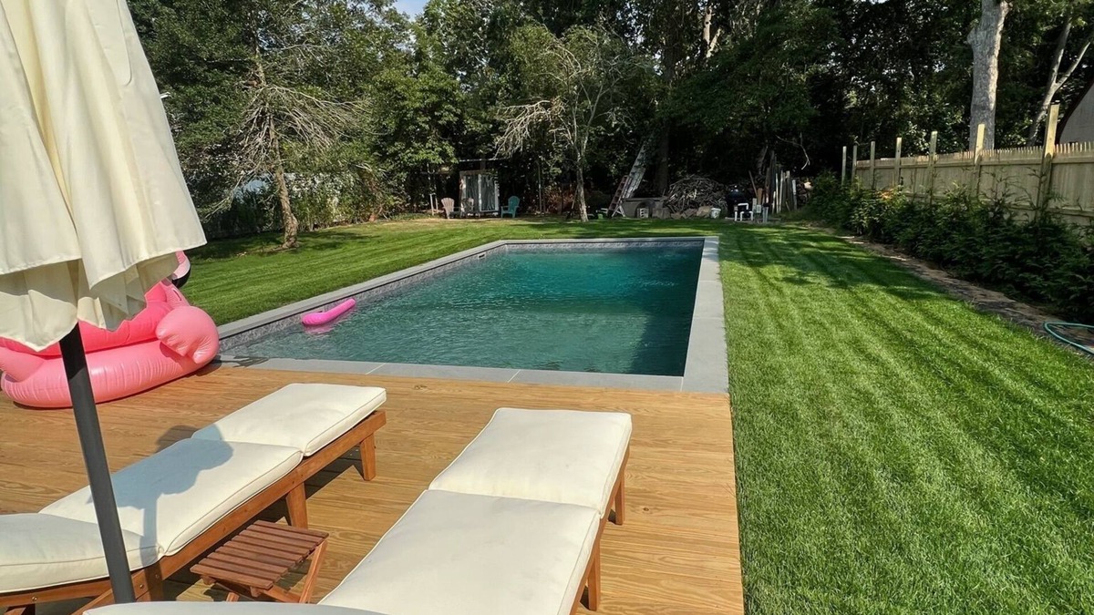 Hampton Bays House | Hamptons 2 bedroom with heated pool