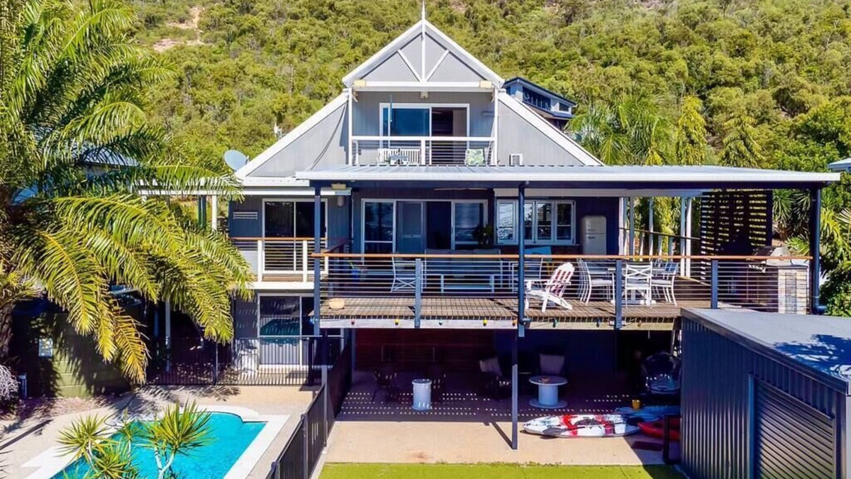 Hideaway Bay Villa | Hamptons at Hydeaway - Beachfront Home