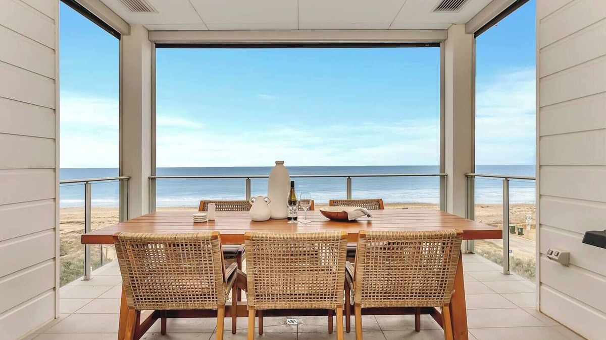 Moana Apartment | Hamptons at Moana Panoramic Beachfront Living