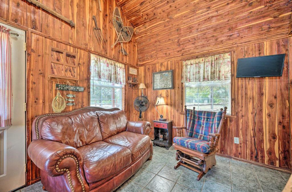 Nashoba Apartment | Hand-Built Black Fork Cabin 2 with Fire Pit!