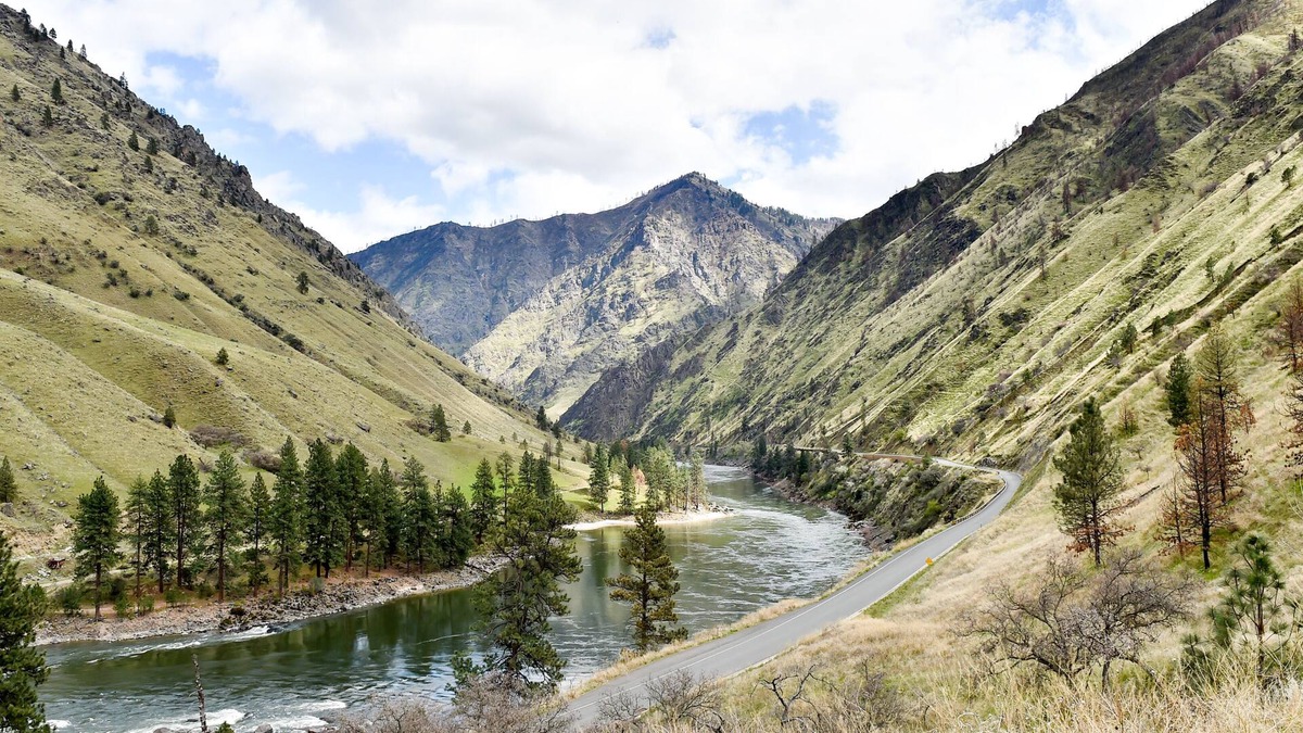Riggins Cabin | Hand Crafted Log Cabin On The Salmon River With Private Sand Beach
