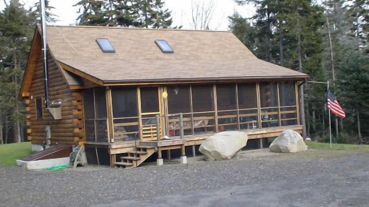 Tenants Harbor Cabin | Hand Crafted Log Cabin