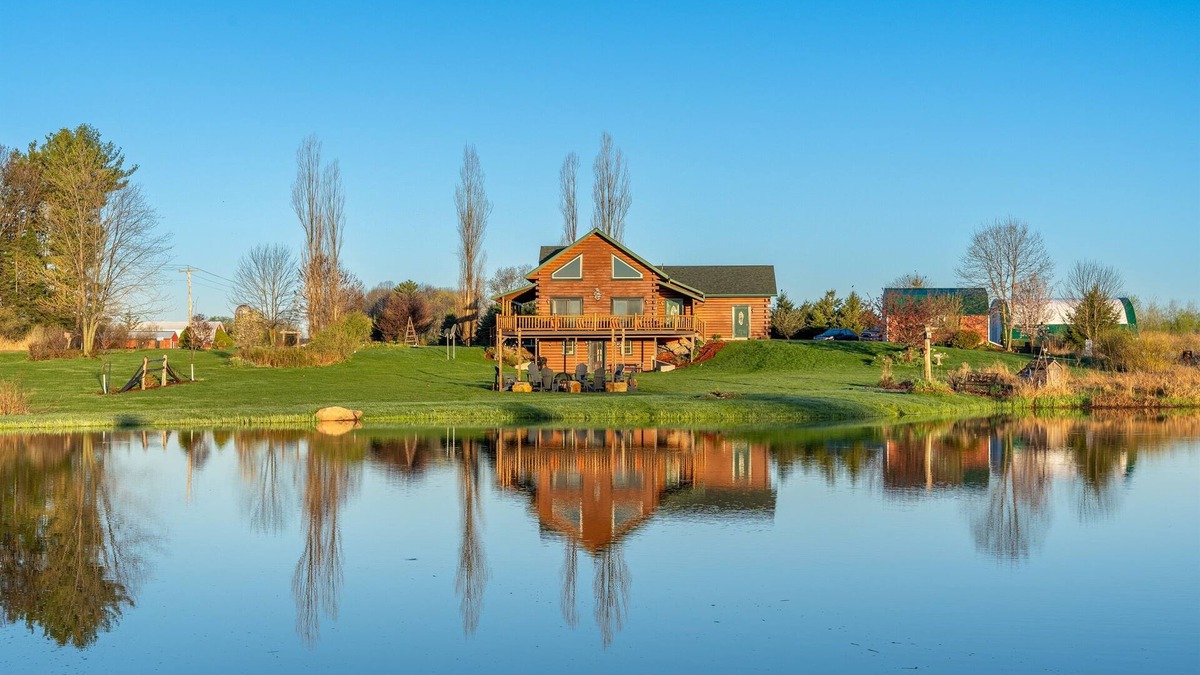 Stratford Cabin | Handcrafted Amish Log Cabin | 10+ Acres | Private Pond | Kayaks | ATV Trails