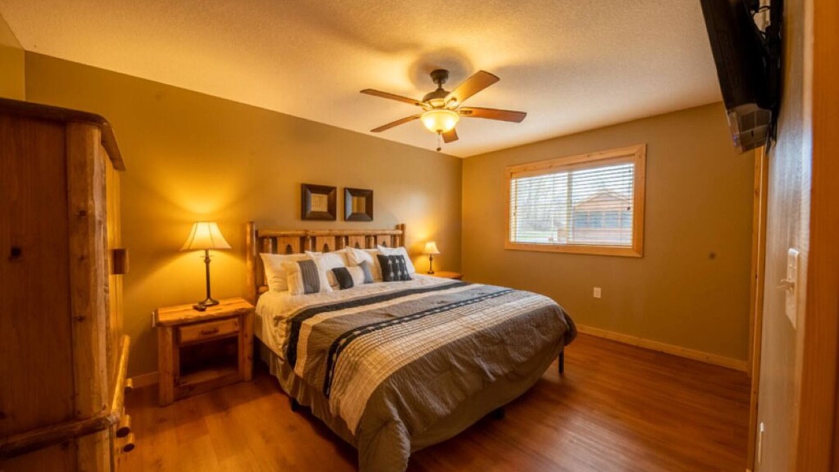 Isle Resort | Handicap accessible 1 bedroom with WiFi, great views of Mille Lacs. Cabin 12