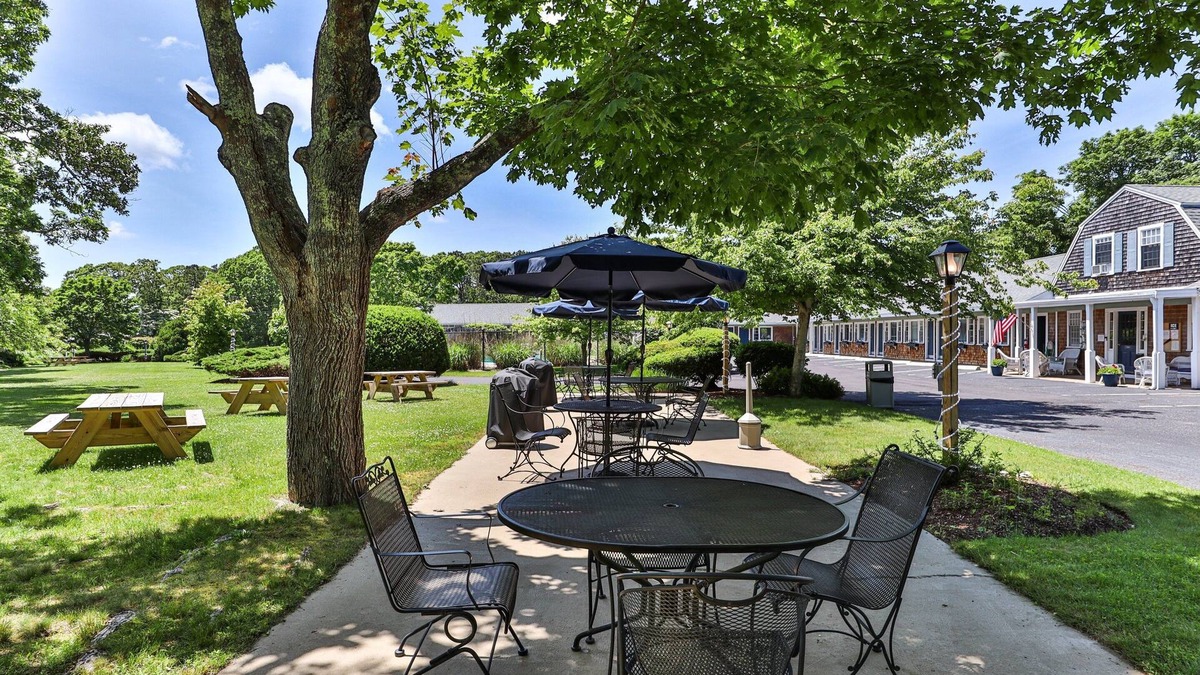 South Harwich Hotel | Handkerchief Shoals Inn