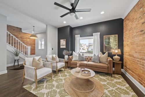 Columbus House | Hanford House w Hot Tub,Sauna,Bar