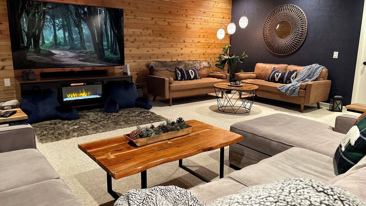 Lower Kingsbury House | Hangout Den, Hot Tub for 8, Firepit, Trails, Beach 1 mile, Sleeps 10